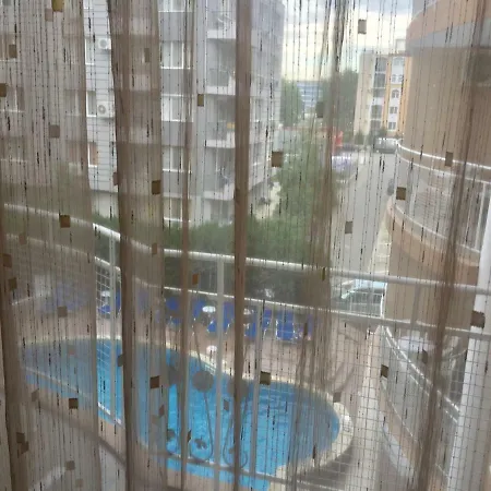Апартамент Bratanov Bahami *